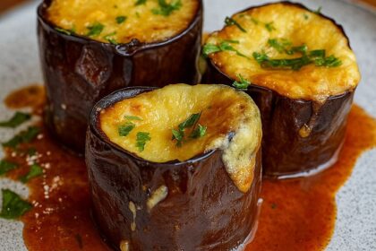 Receita de Berinjela Recheada com Carne Moída - Rafa Tá Na Cozinha